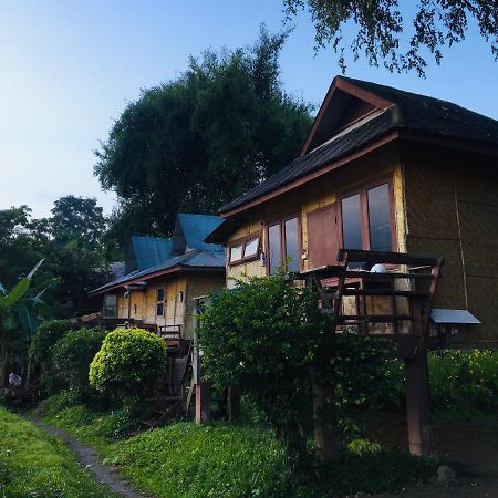 Golden Hut -Chill Bungalows In Town黄金泰式传统独栋小屋 Pai Exterior photo